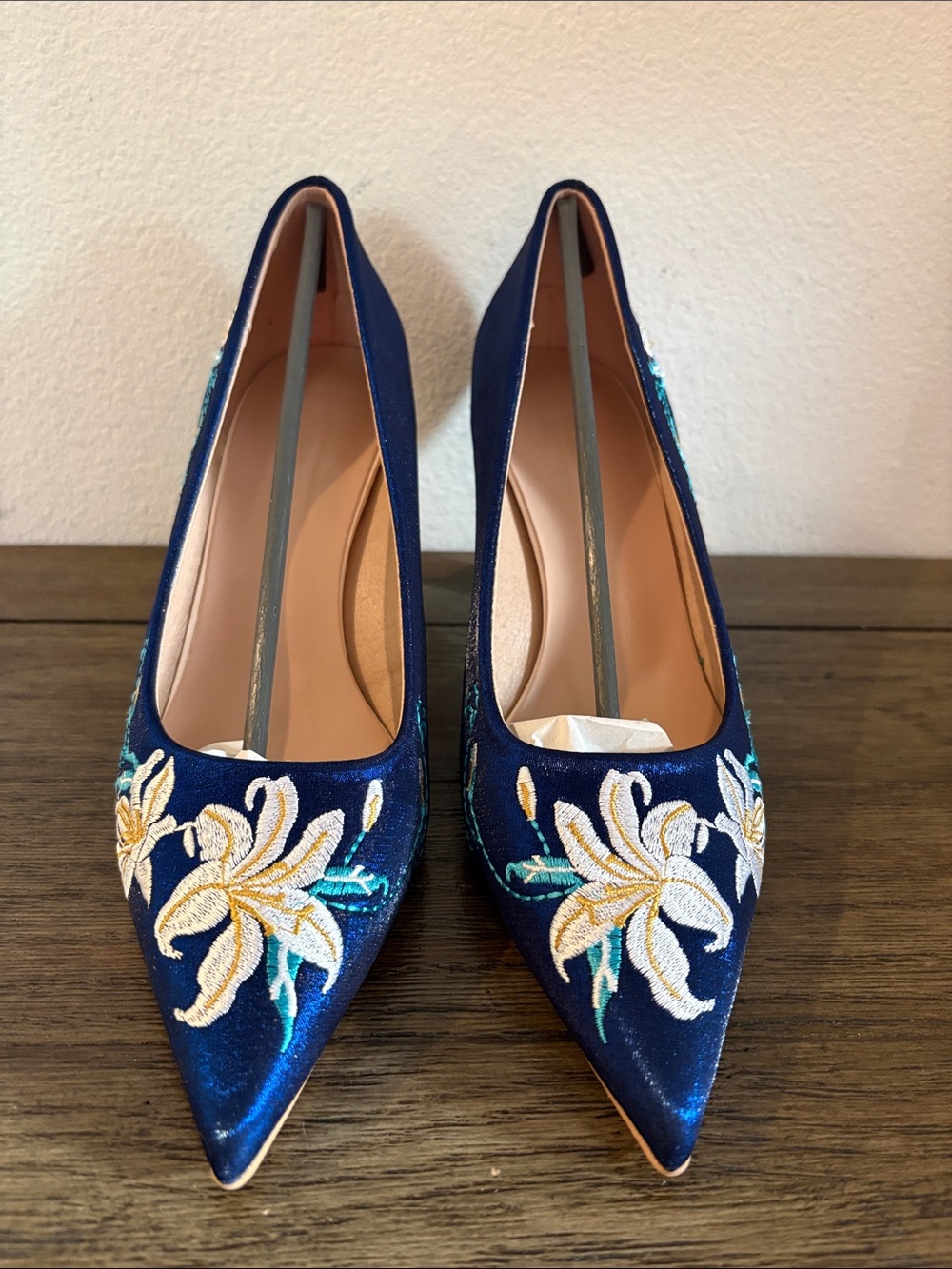 NEW [XCM] Floral Embroidered Pointed Heels Pumps Navy Satin Women’s EU 38, US 7 - Picture 6 of 14